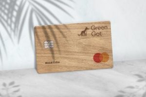 carte bancaire en bois